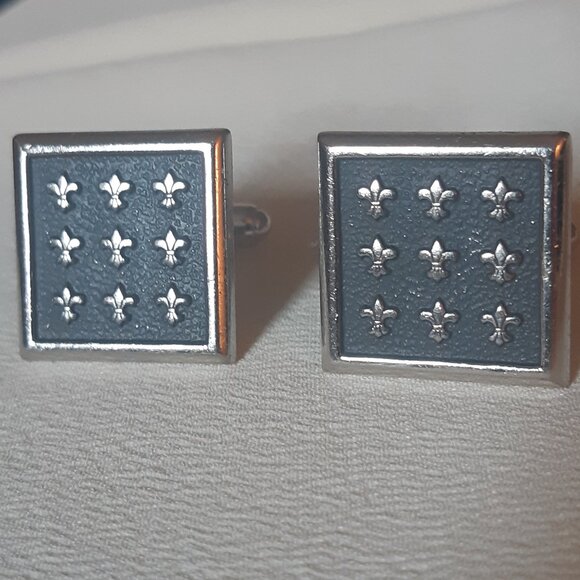 Vintage Fleur De Lis Sliver Tone Cuff Links With Black Background - Picture 1 of 7